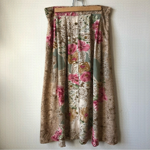 Vintage cottagecore midi skirt pull on elastic waist. Contrast floral print